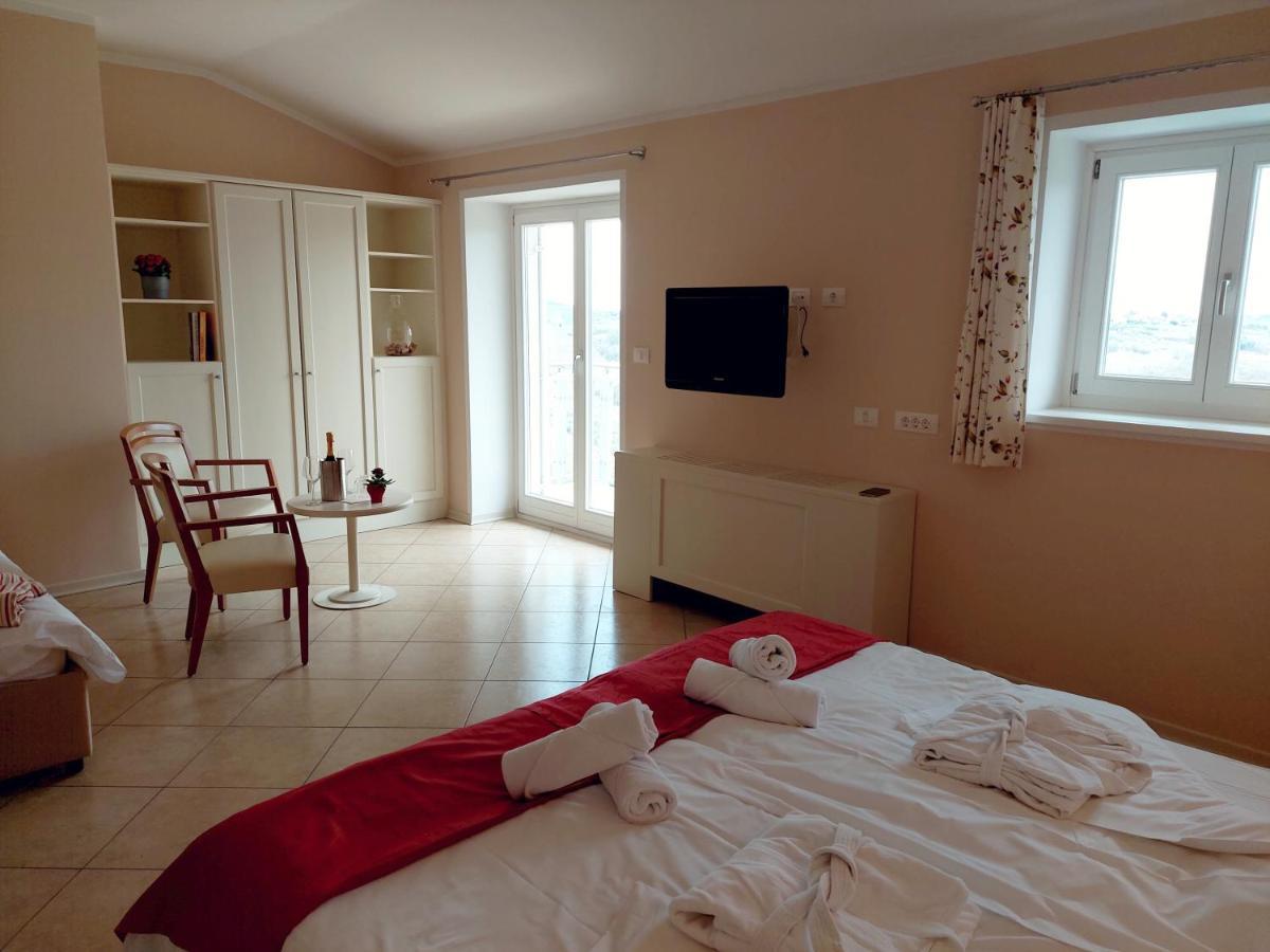 Hotel Kozana Dobrovo Ngoại thất bức ảnh