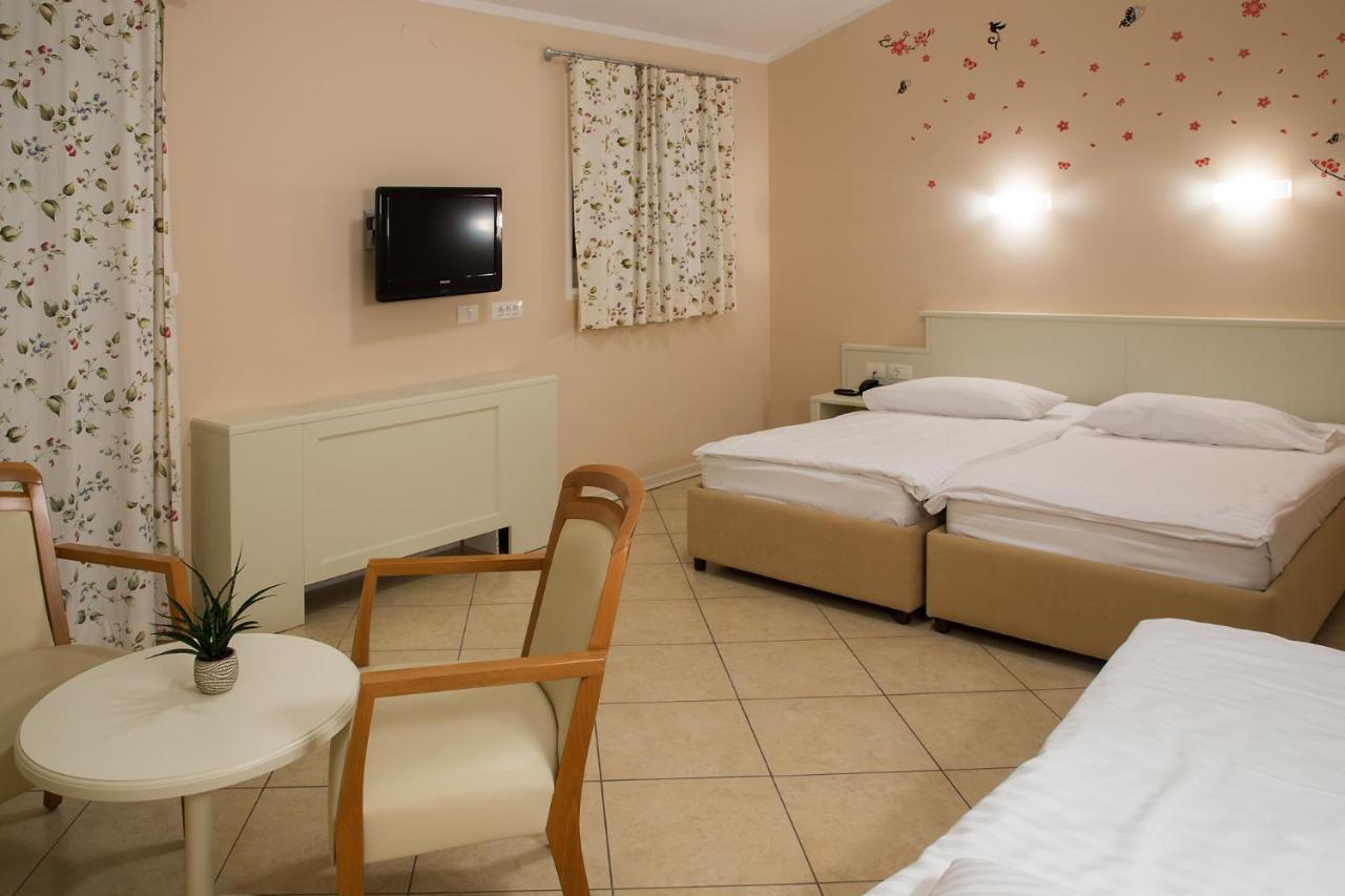 Hotel Kozana Dobrovo Ngoại thất bức ảnh