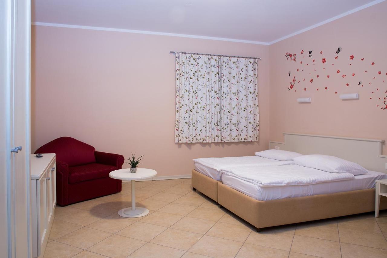 Hotel Kozana Dobrovo Ngoại thất bức ảnh
