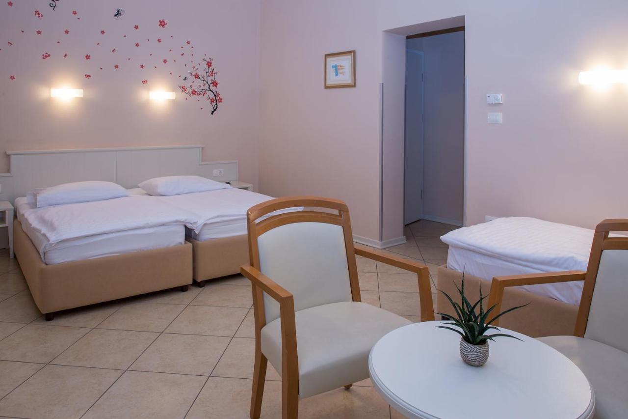 Hotel Kozana Dobrovo Ngoại thất bức ảnh