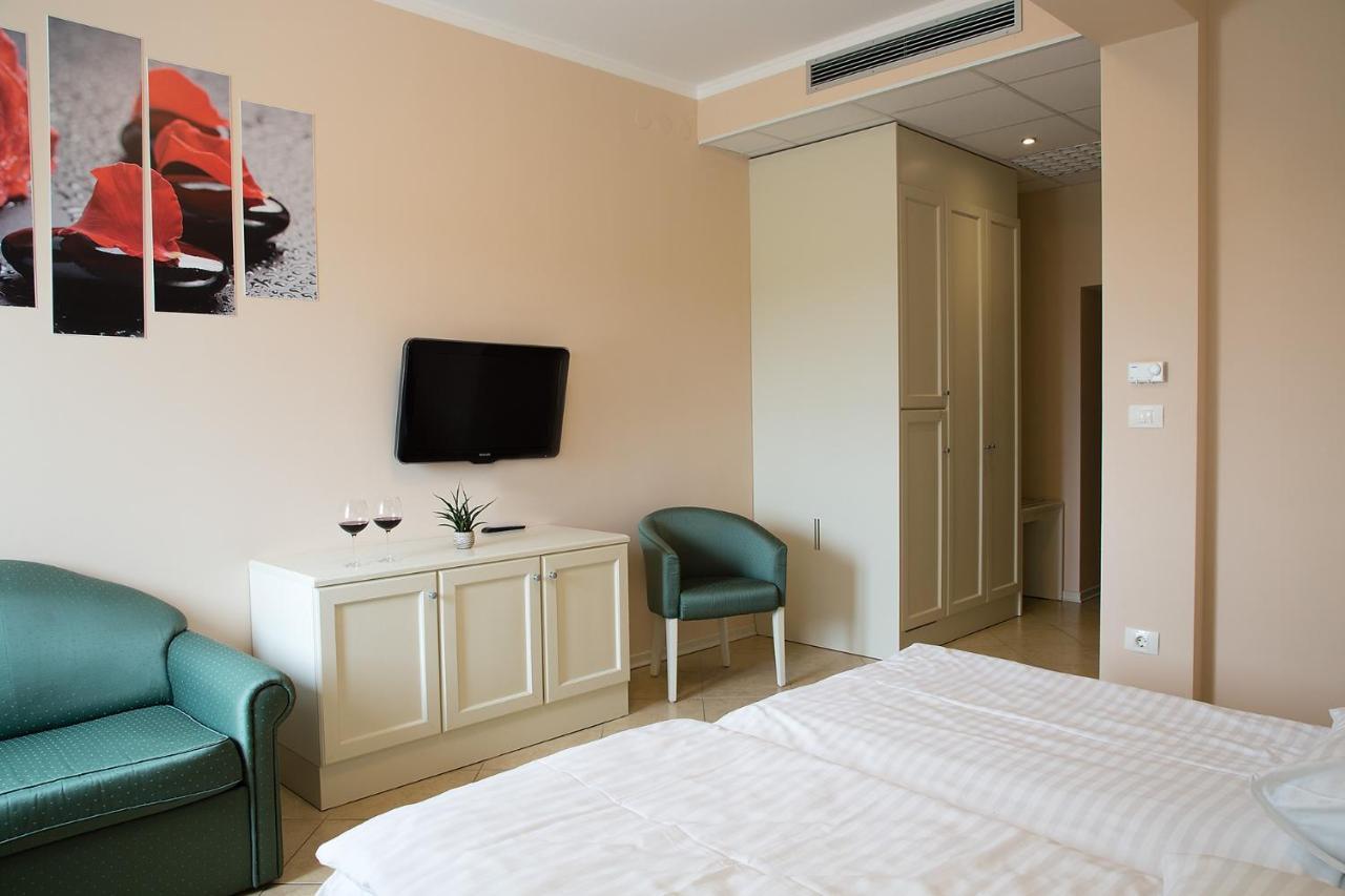 Hotel Kozana Dobrovo Ngoại thất bức ảnh