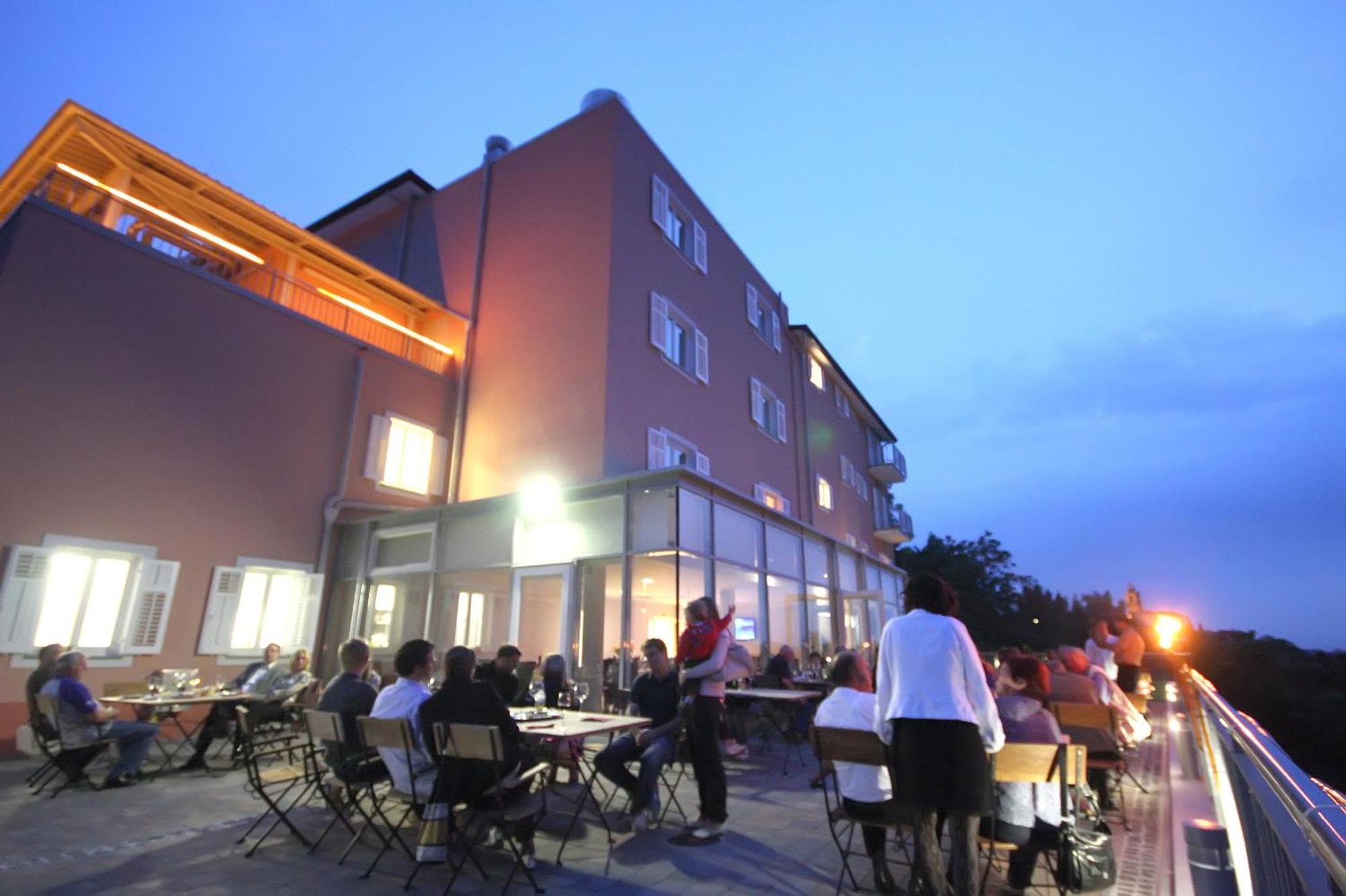 Hotel Kozana Dobrovo Ngoại thất bức ảnh